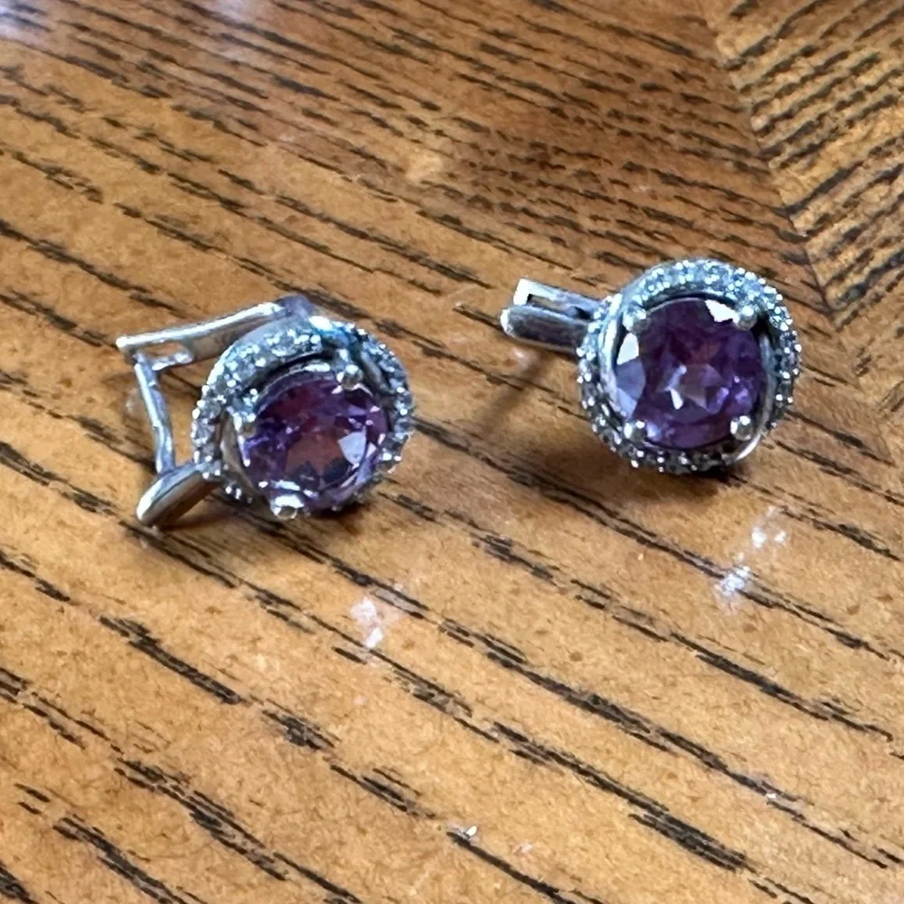 925 Sterling Silver Huggie
Earring over
Round Alexandrite 4,Ict. - Picture 5 of 10